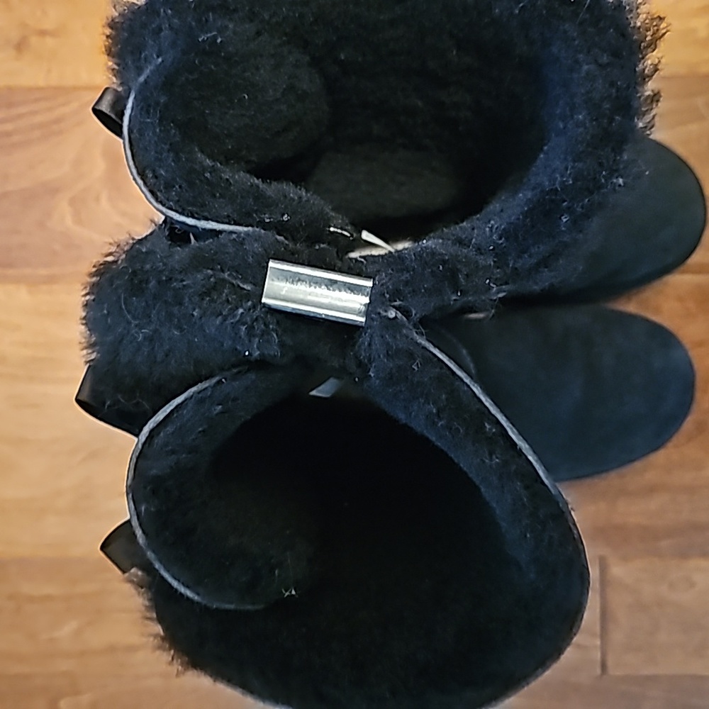💕UGG Bow Classic Tall Winter Boots - Black - Picture 3 of 7